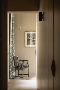 Place Bergson - Mettre une touche de couleur via le rideau à motif -Tout savoir sur les couleur a utiliser pour son intérieur - Design d'espace,Marie Casasola, Architecte d'intérieur